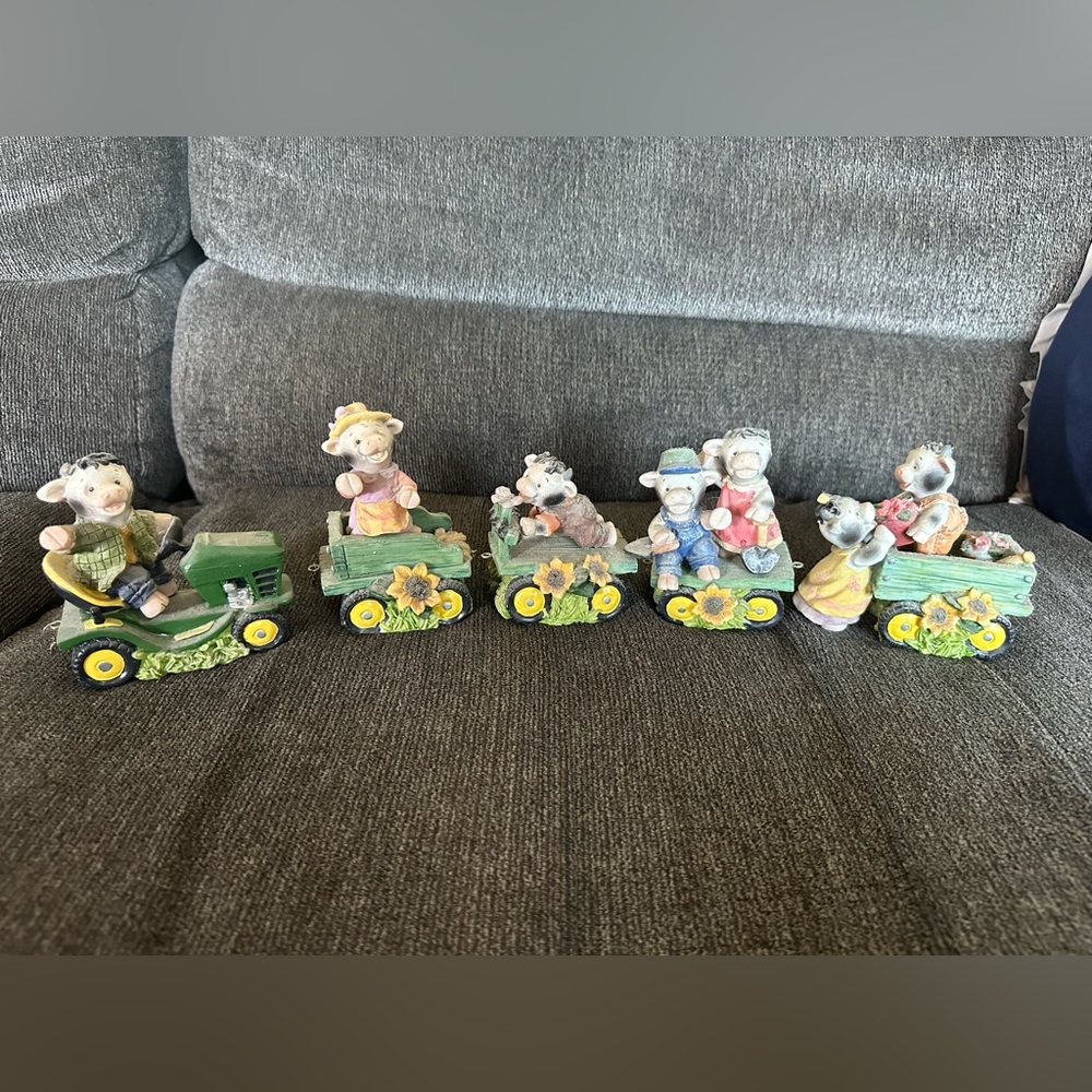 5pc ceramics tractor- train cow set